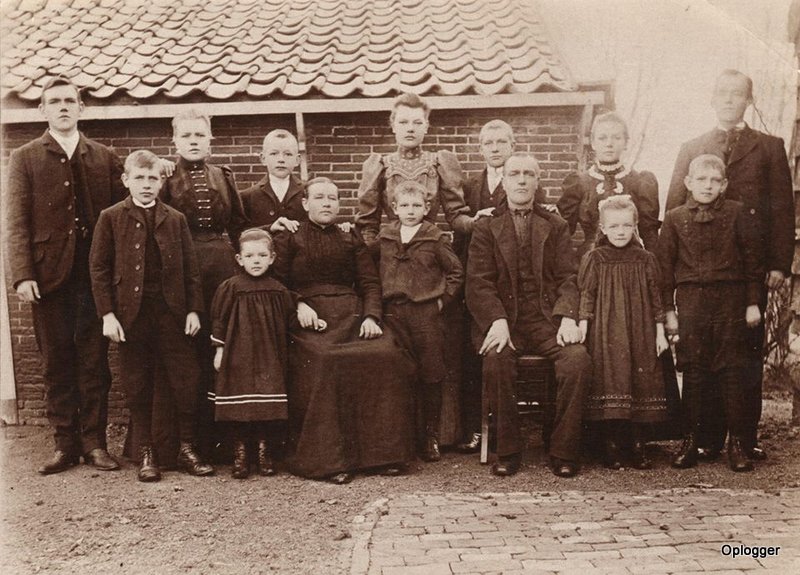 gezin_klaas_en_antje_v_heeringen_ca_1905.jpg